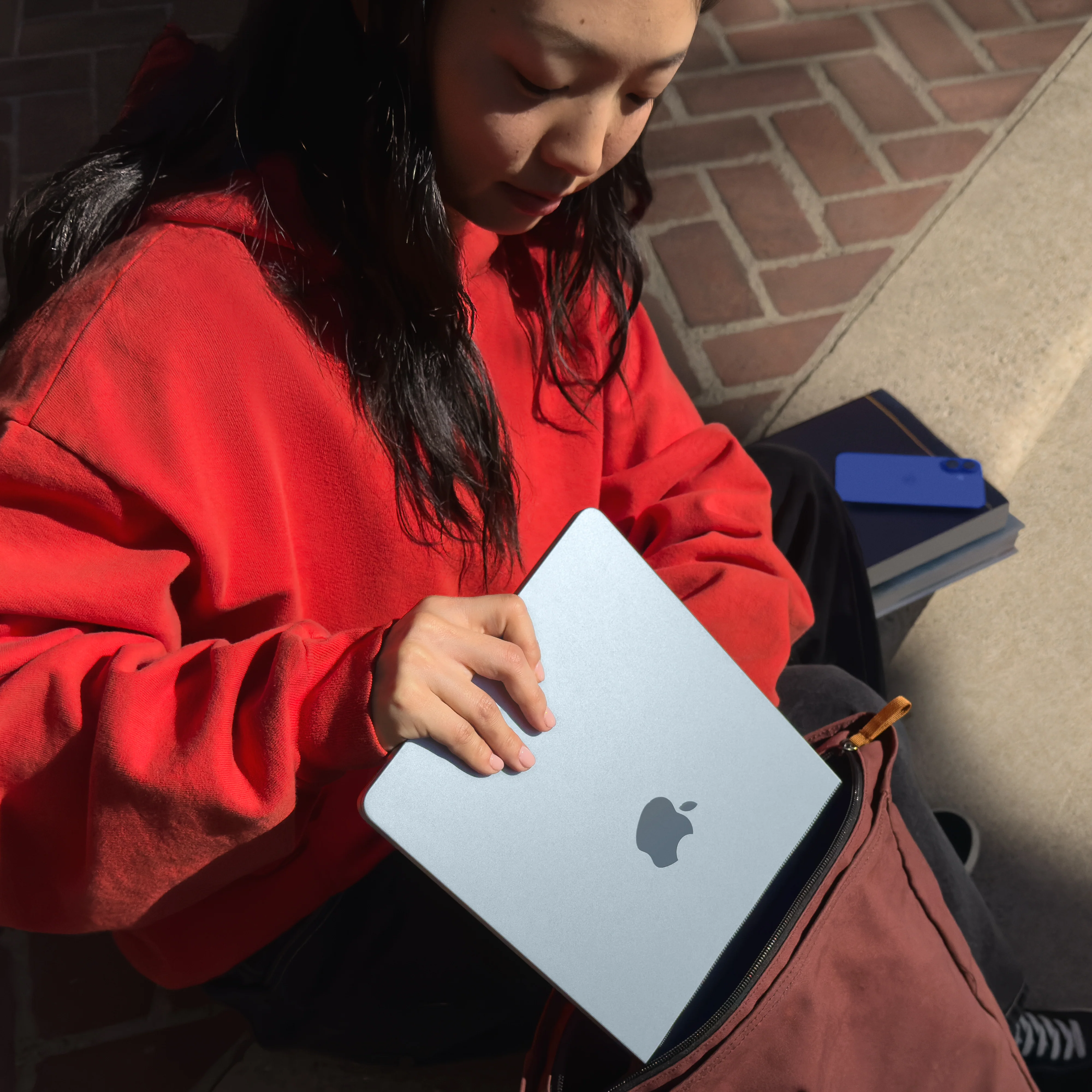 13-inch MacBook Air: Apple M4 chip with 10-core CPU and 10-core GPU, 512GB SSD - Silver - Image 8