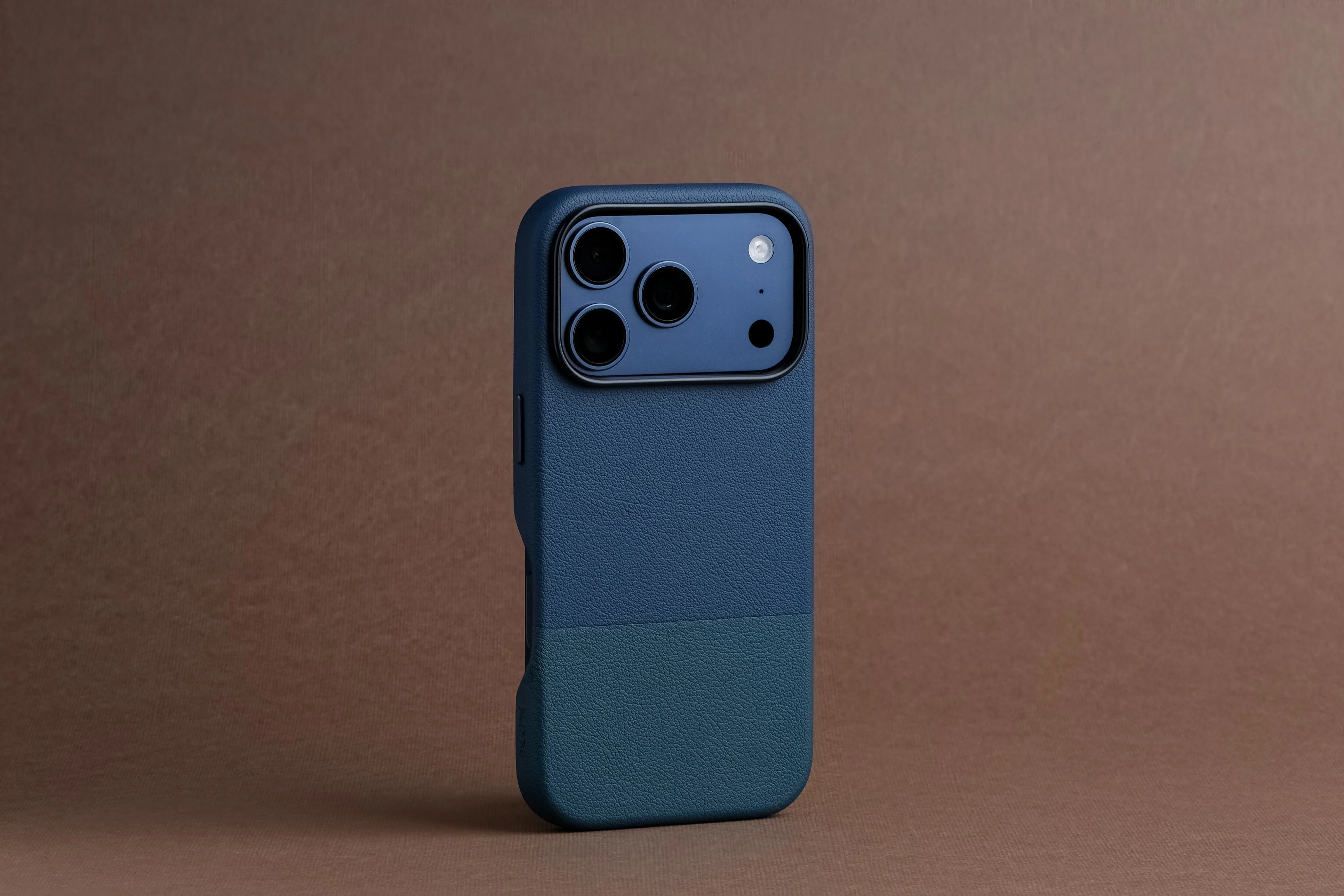 TEKNE DualTone Vegan Leather Case for iPhone 17  Pro- Blue - Image 2