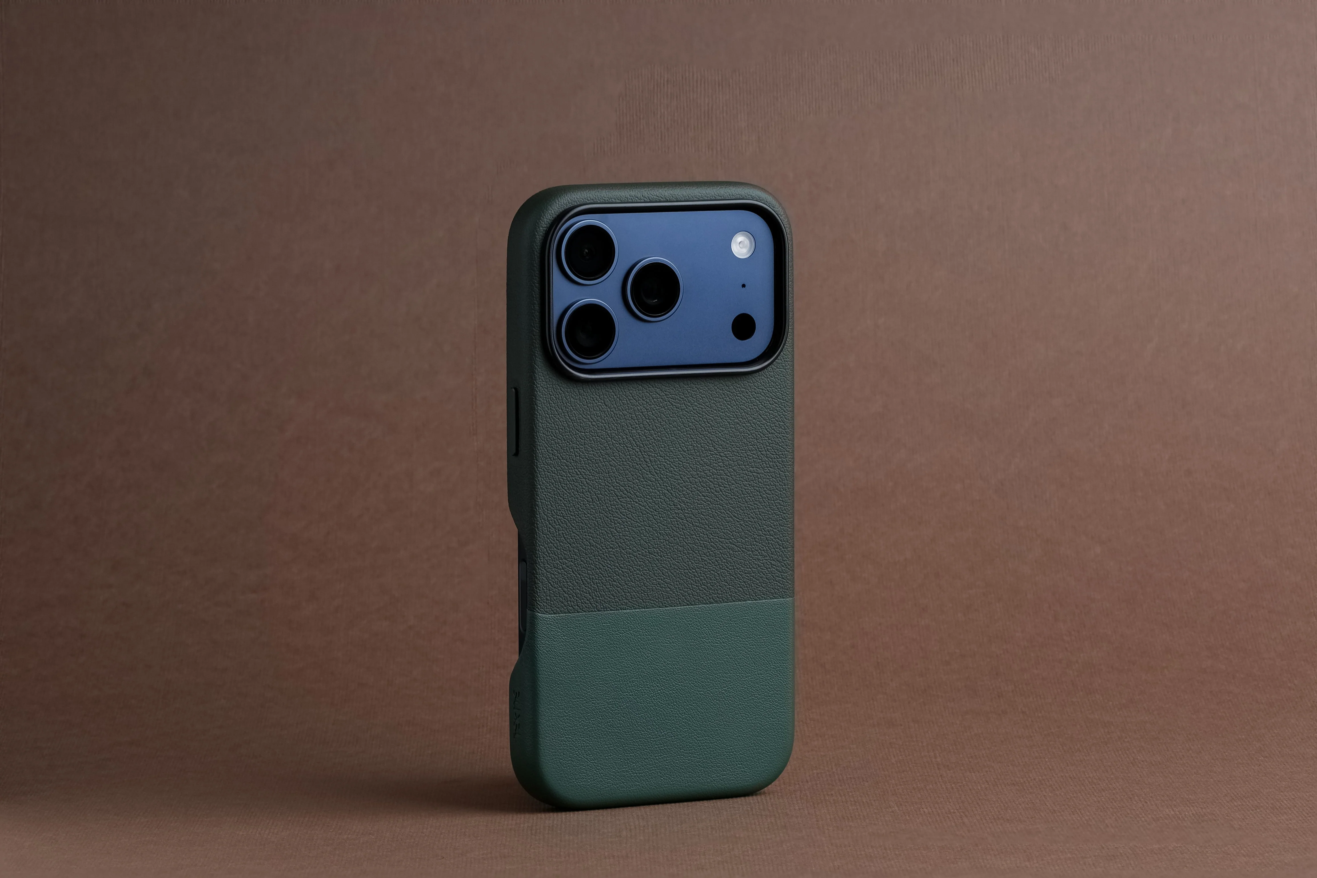 TEKNE DualTone Vegan Leather Case for iPhone 17  Pro- Green - Image 2
