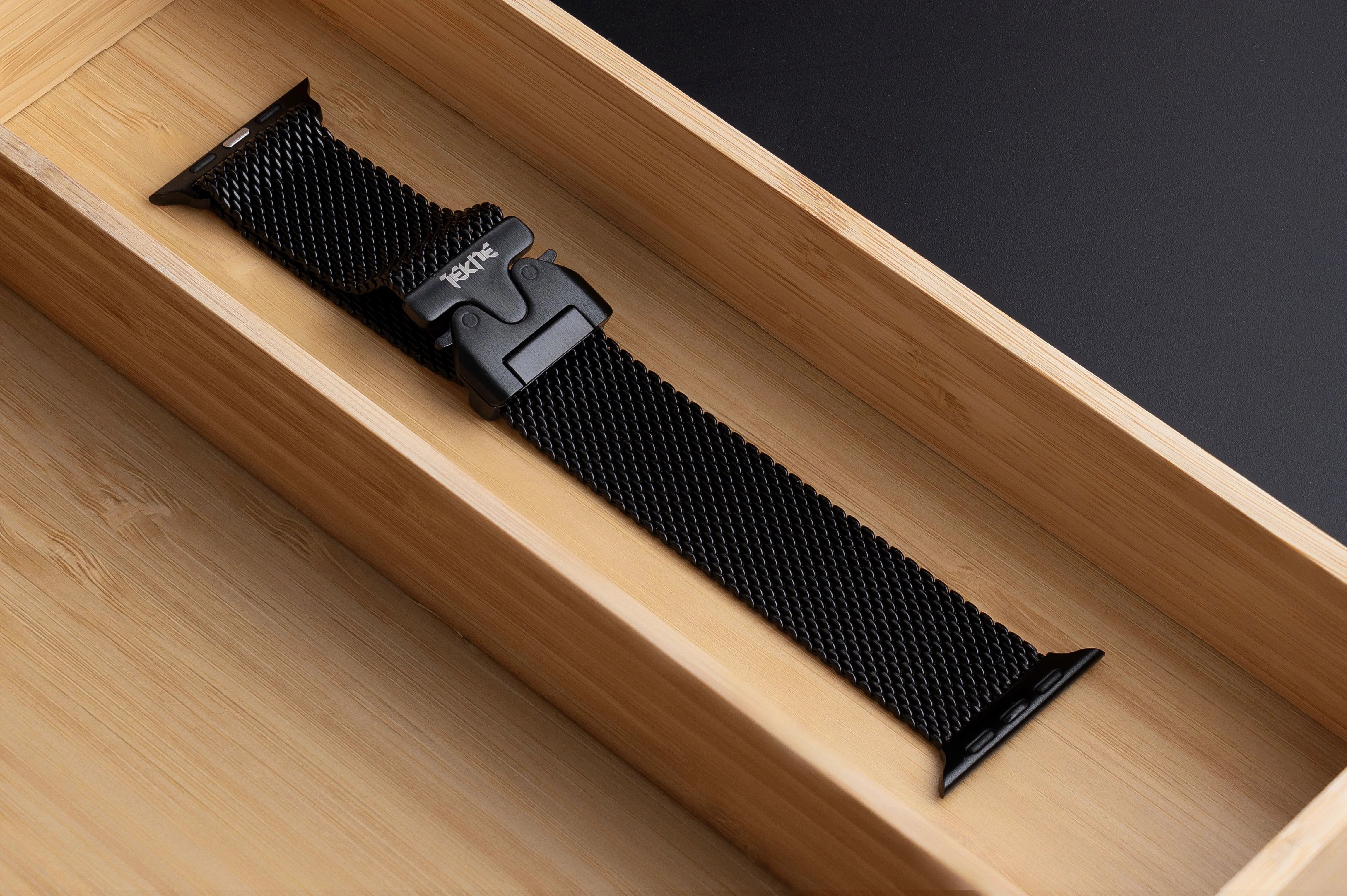 TEKNE Milanese Adventure Band | Slim, Breathable, Secure Magnetic Strap  - Image 7