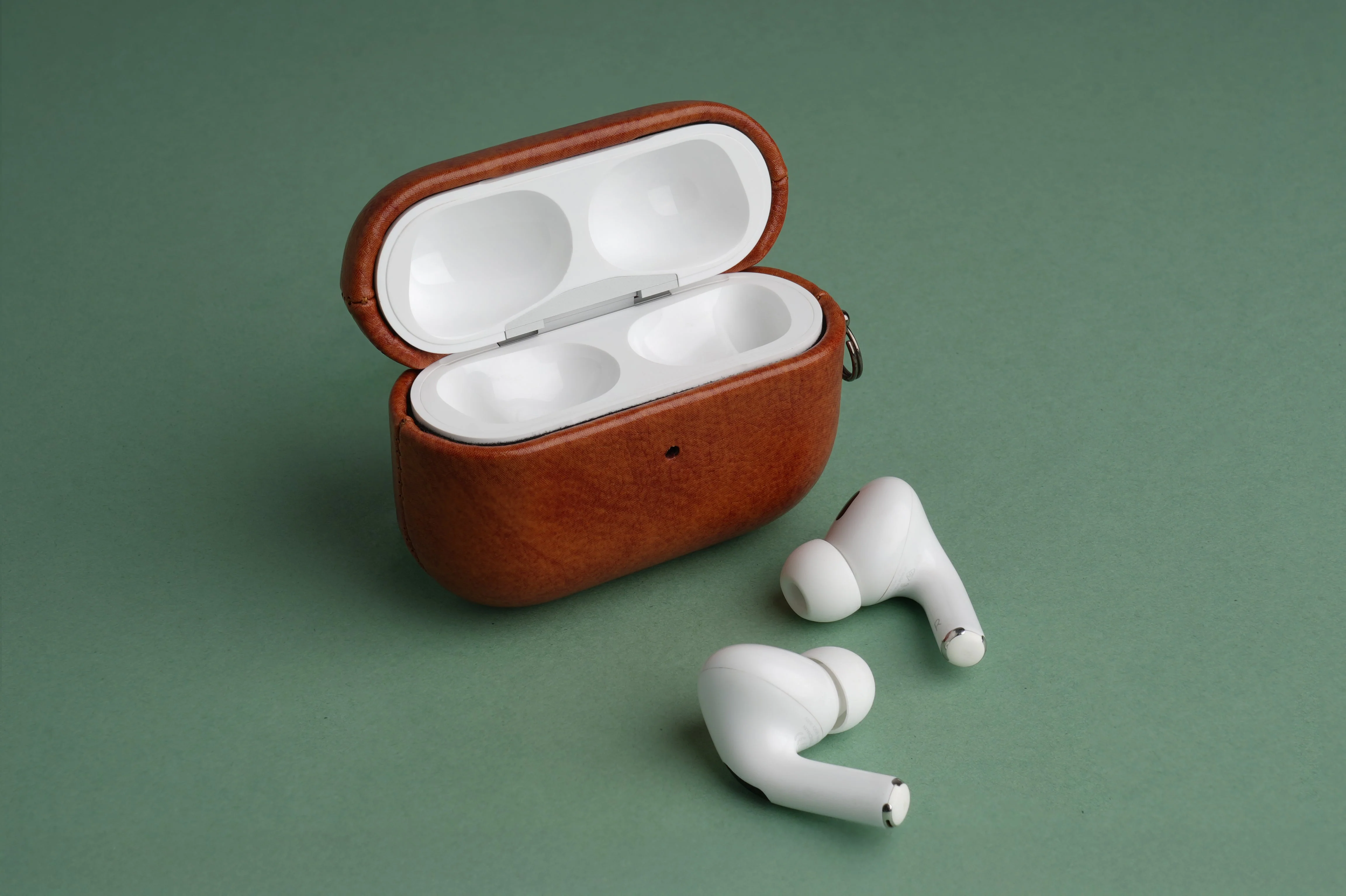 TEKNE Vegan Leather case for Airpods-Tan brown - Image 5