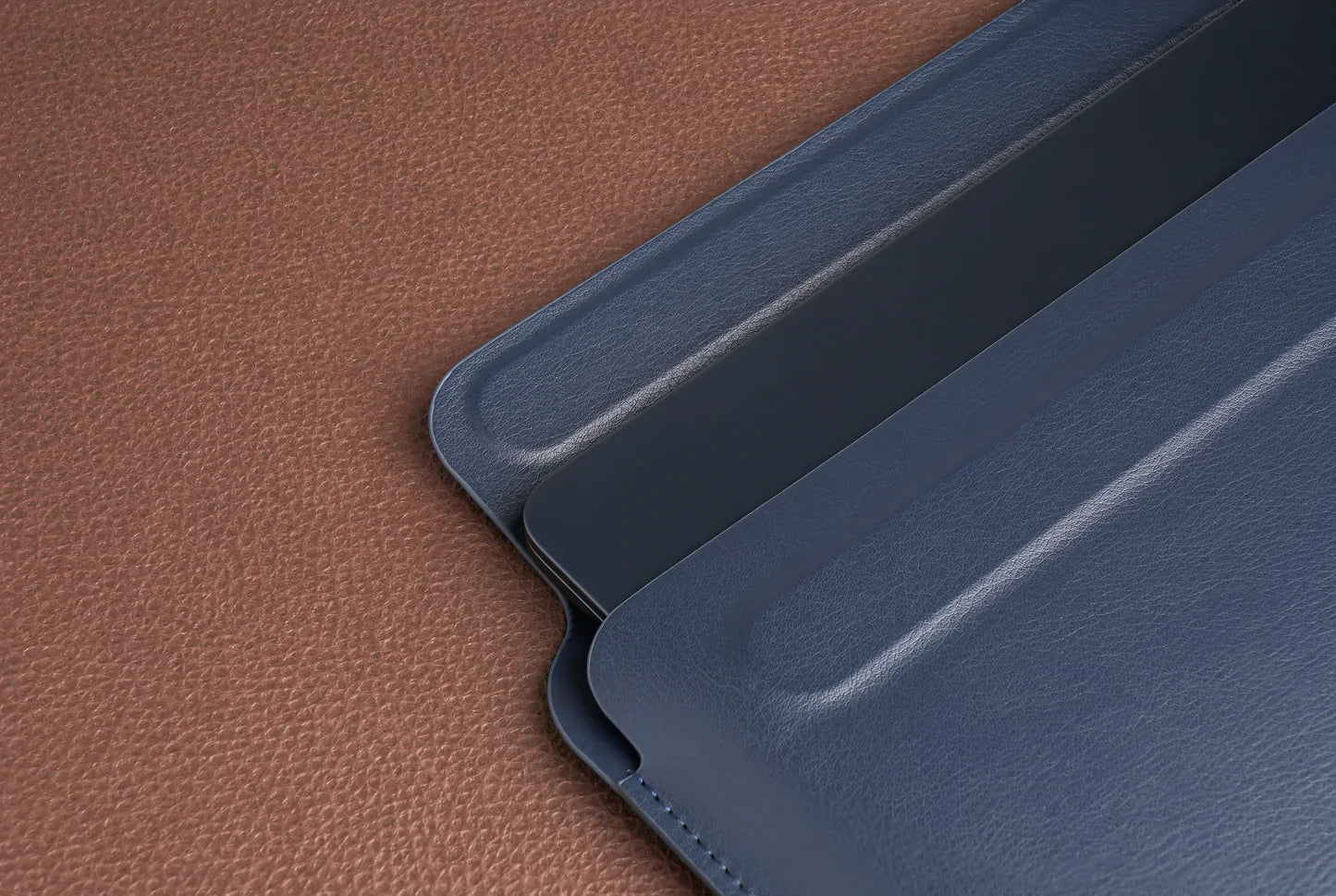 TEKNE Vegan Leather Cover for Macbook-13" and iPad-Blue - Image 3