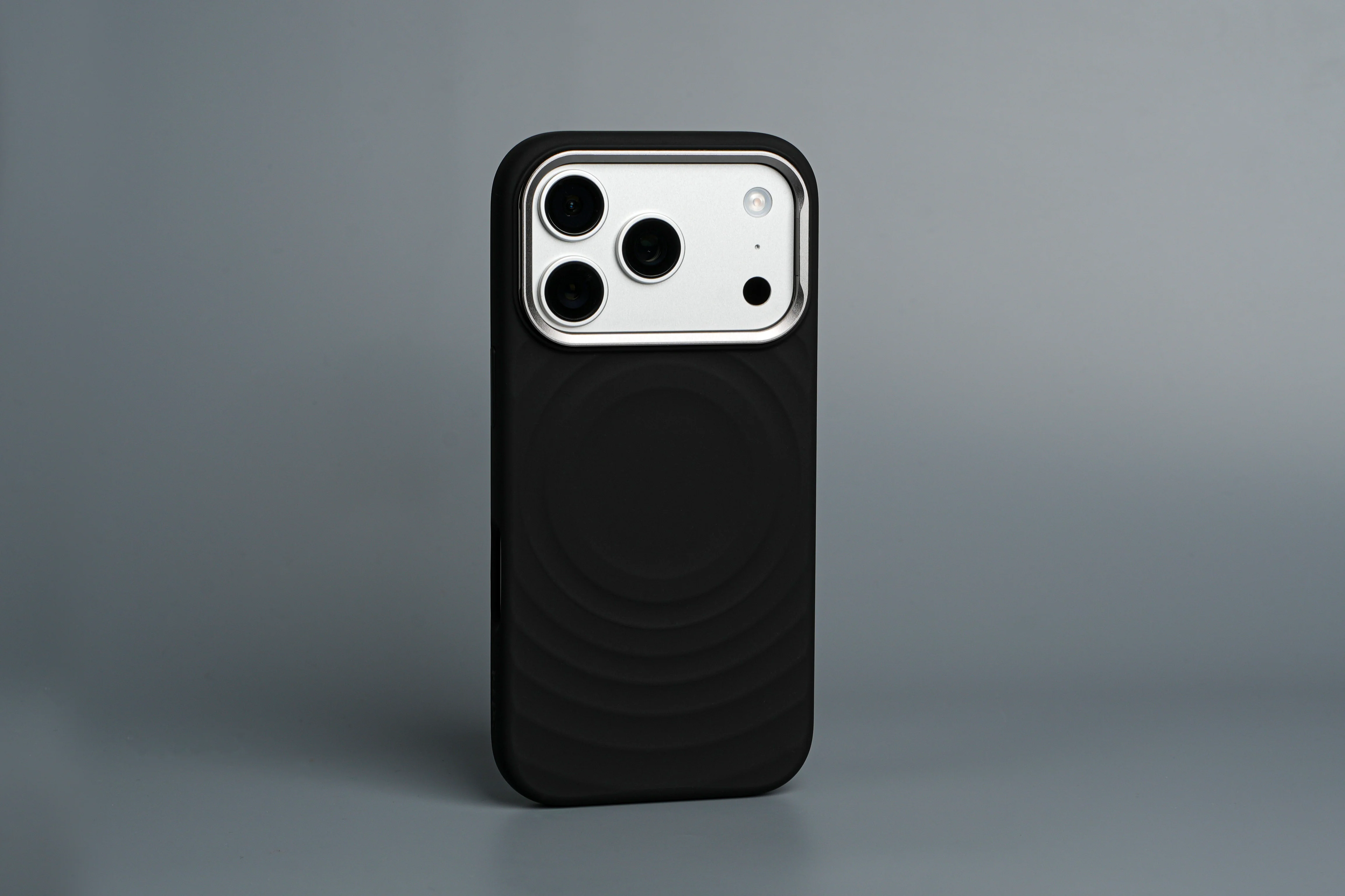 TEKNE WaveStand Silicone Case for iPhone 17 Pro- Black - Image 3